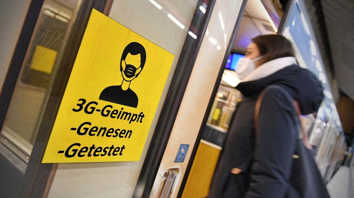 Německo chce vyloučit neočkované bez testu z dopravy, nebudou moct ani do práce